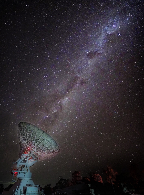 Honour For Digital Radio Telescope Dish, Narrabri By Hector Beveridge